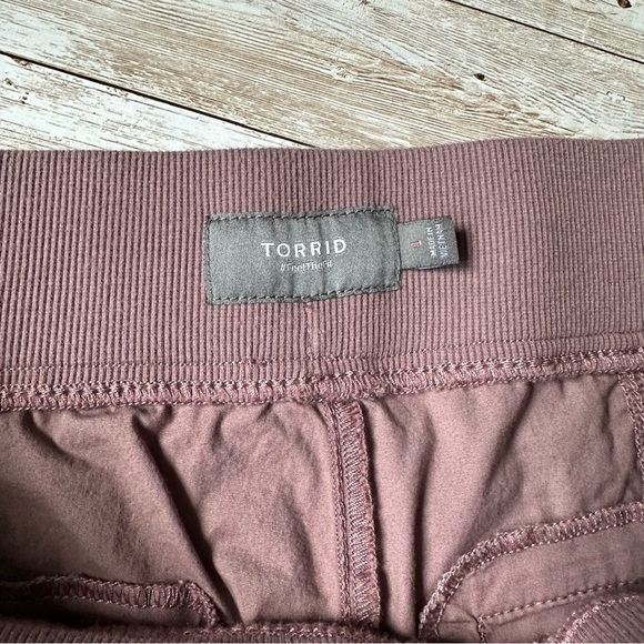 torrid Crop Pull-on Skinny Stretch Poplin Mid-Rise Pant | size 1 (14-16) EUC - Picture 7 of 7